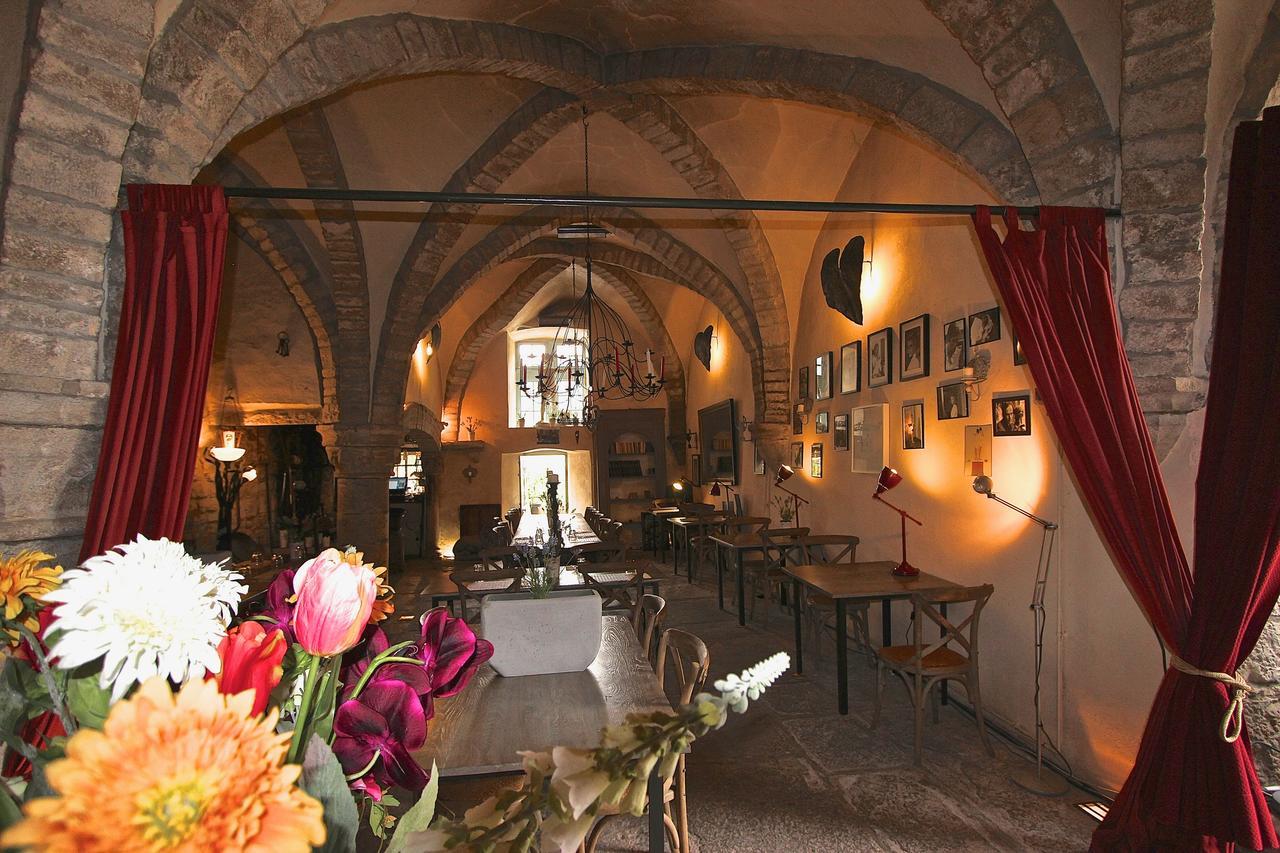 Готель Gothique Cafe Бом-ле-Месьєр Екстер'єр фото