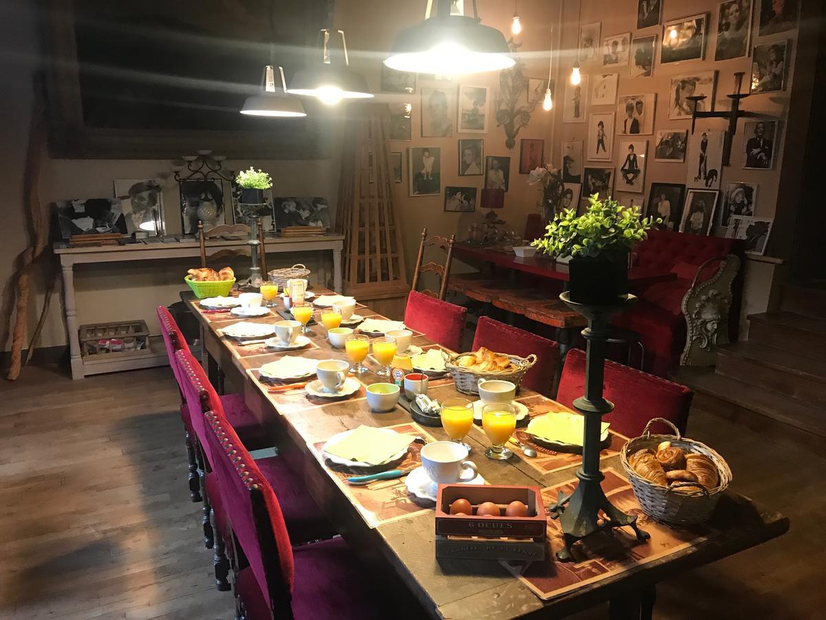 Готель Gothique Cafe Бом-ле-Месьєр Екстер'єр фото