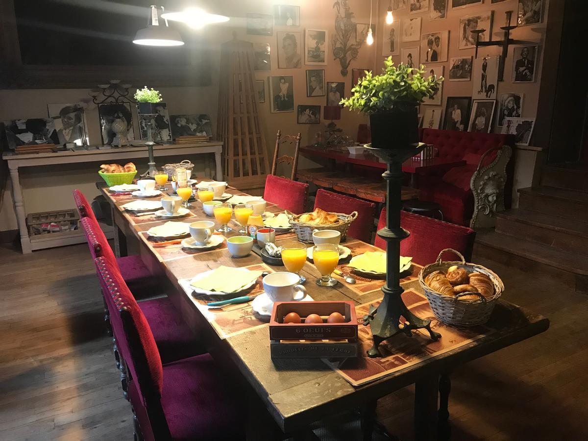 Готель Gothique Cafe Бом-ле-Месьєр Екстер'єр фото